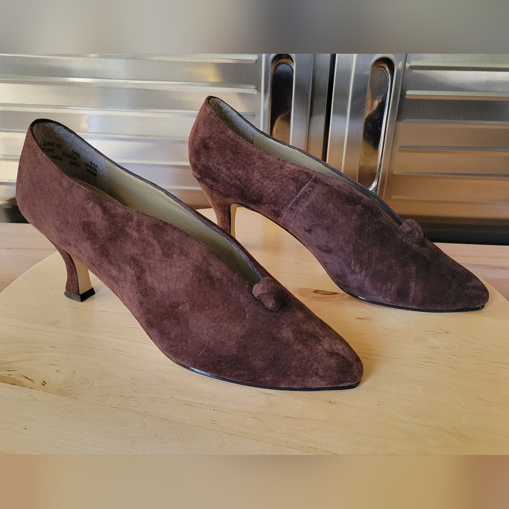 Vintage Carriage Court Brown Suede Heels Size 8